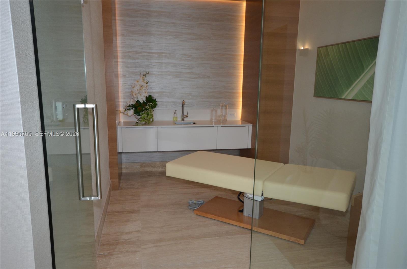 16385 Biscayne Blvd #518 North Miami Beach, FL 33160