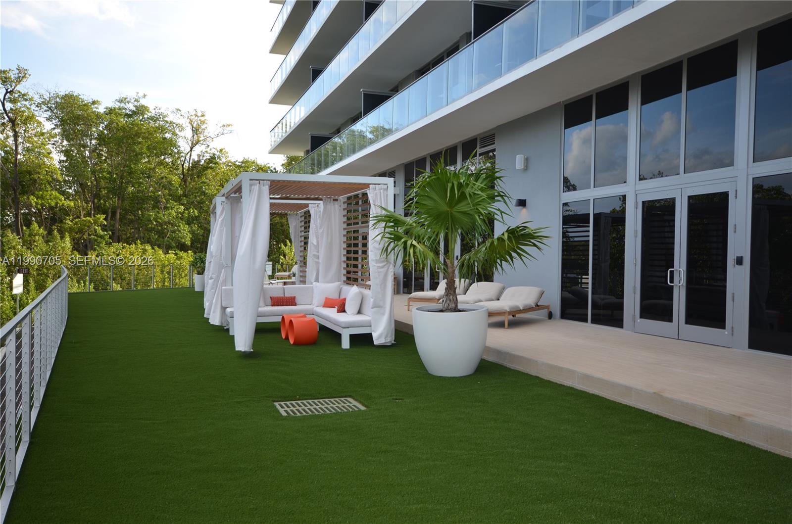 16385 Biscayne Blvd #518 North Miami Beach, FL 33160