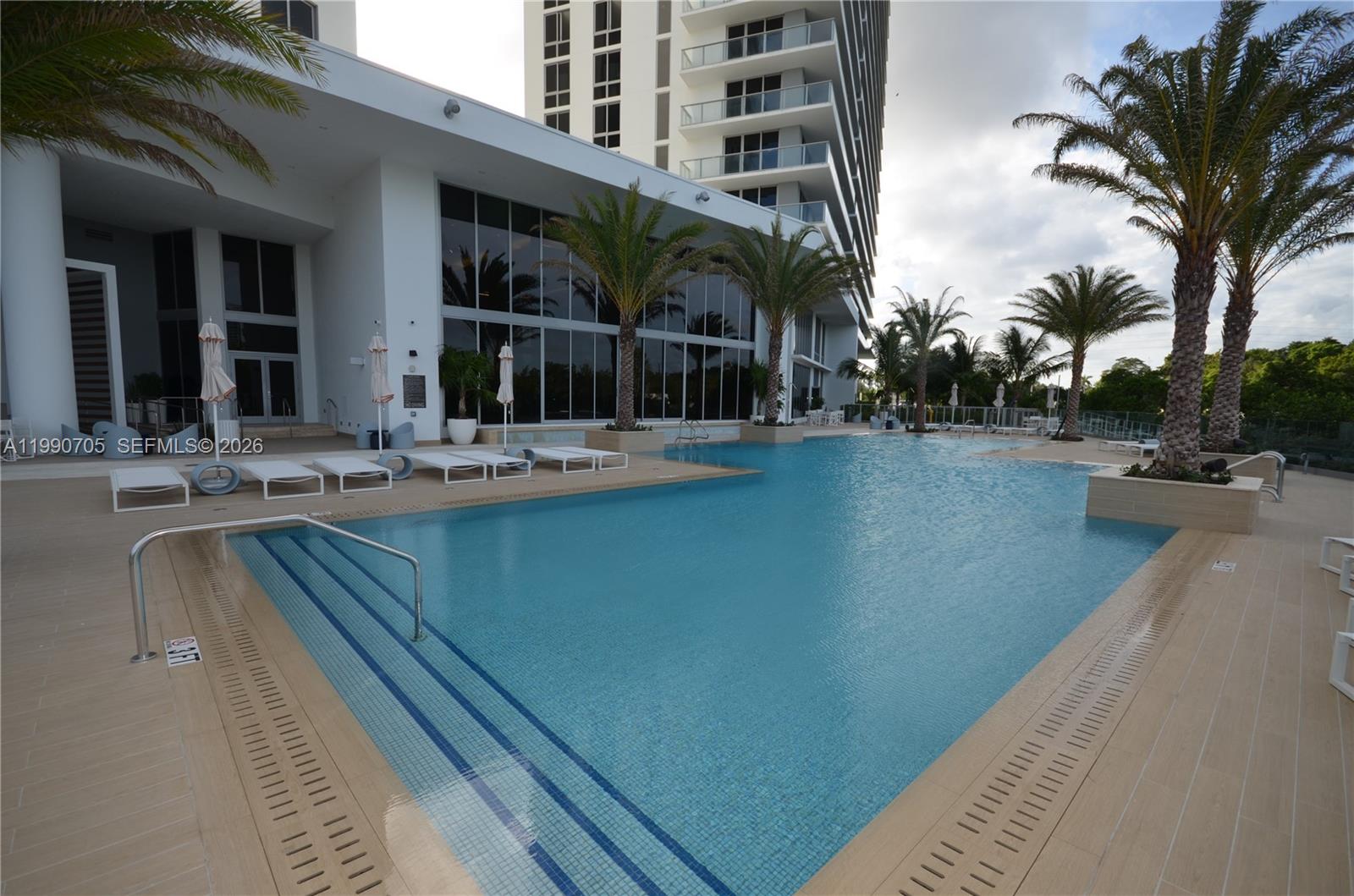 16385 Biscayne Blvd #518 North Miami Beach, FL 33160