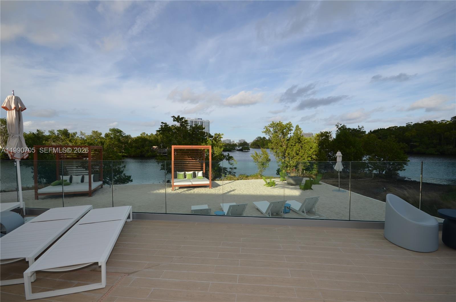 16385 Biscayne Blvd #518 North Miami Beach, FL 33160