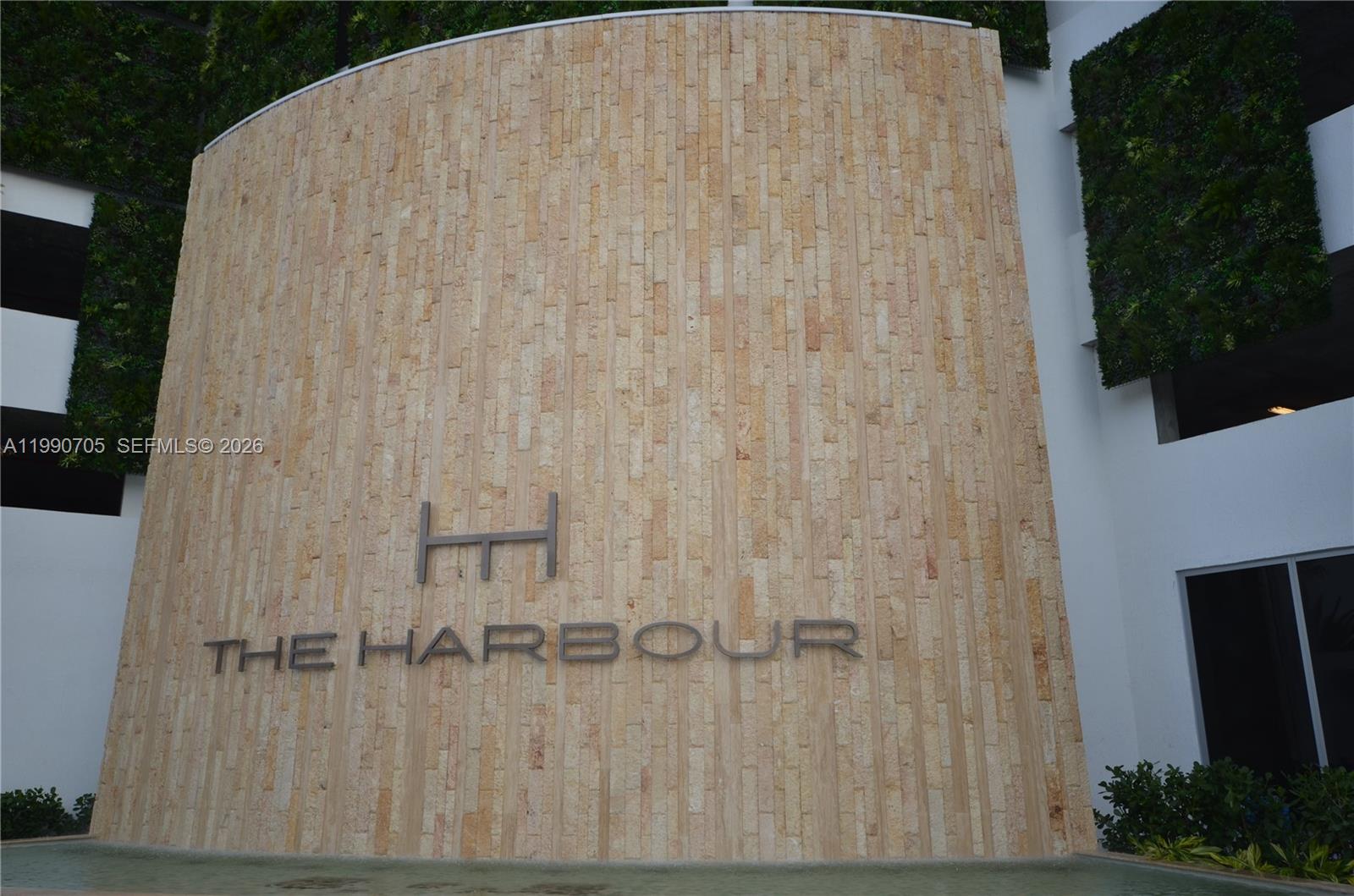 16385 Biscayne Blvd #518 North Miami Beach, FL 33160