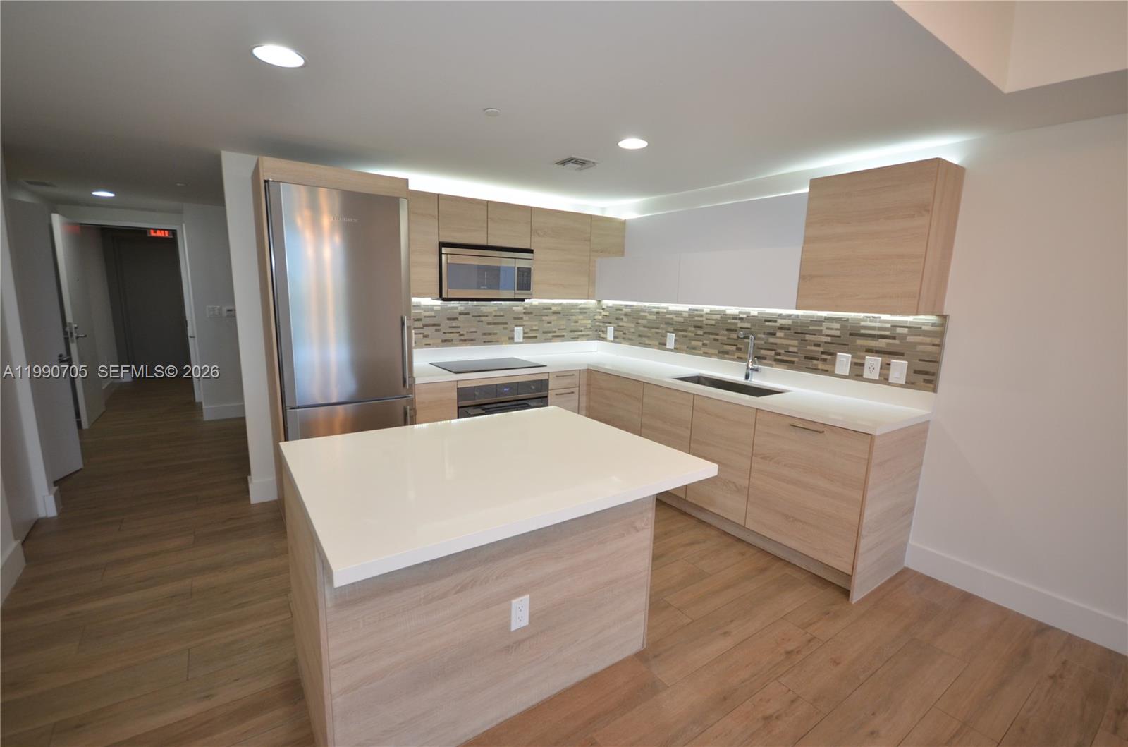 16385 Biscayne Blvd #518 North Miami Beach, FL 33160