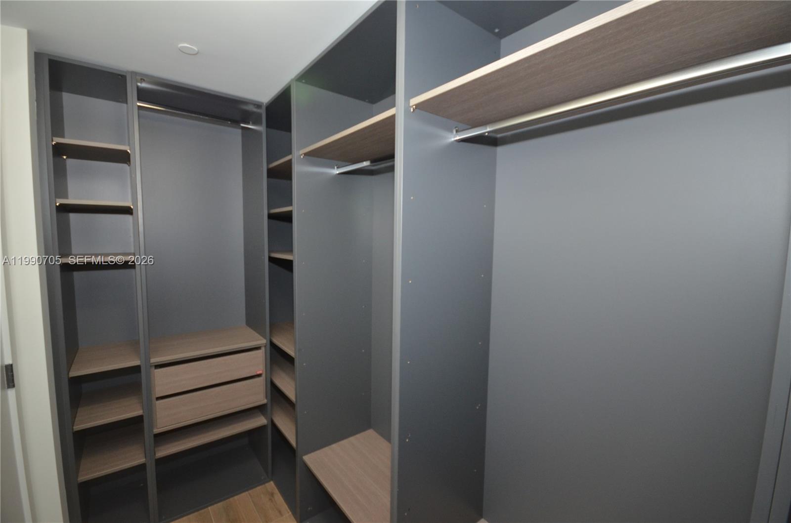 16385 Biscayne Blvd #518 North Miami Beach, FL 33160