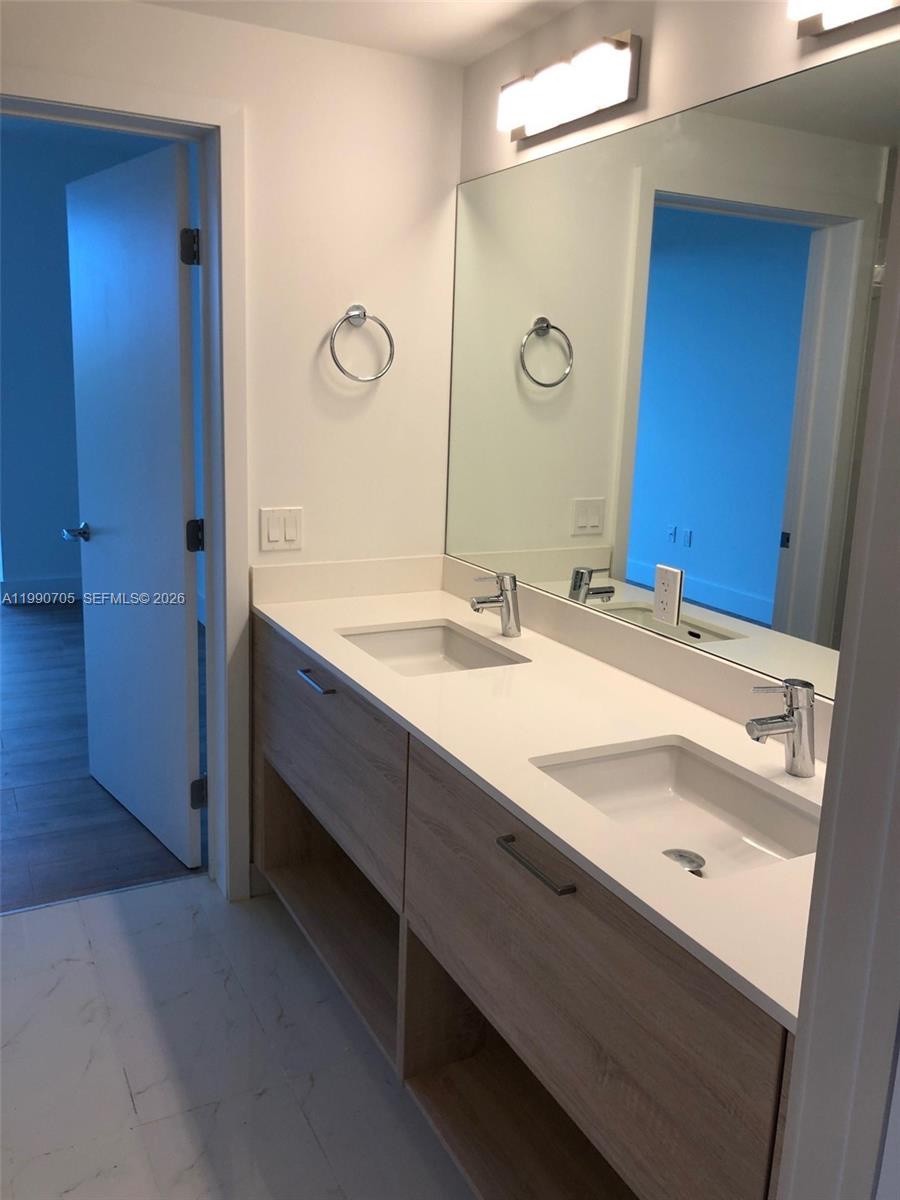 16385 Biscayne Blvd #518 North Miami Beach, FL 33160