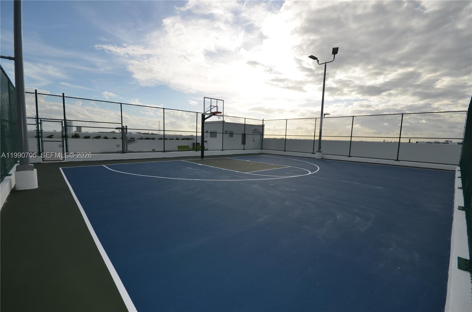 16385 Biscayne Blvd #518 North Miami Beach, FL 33160