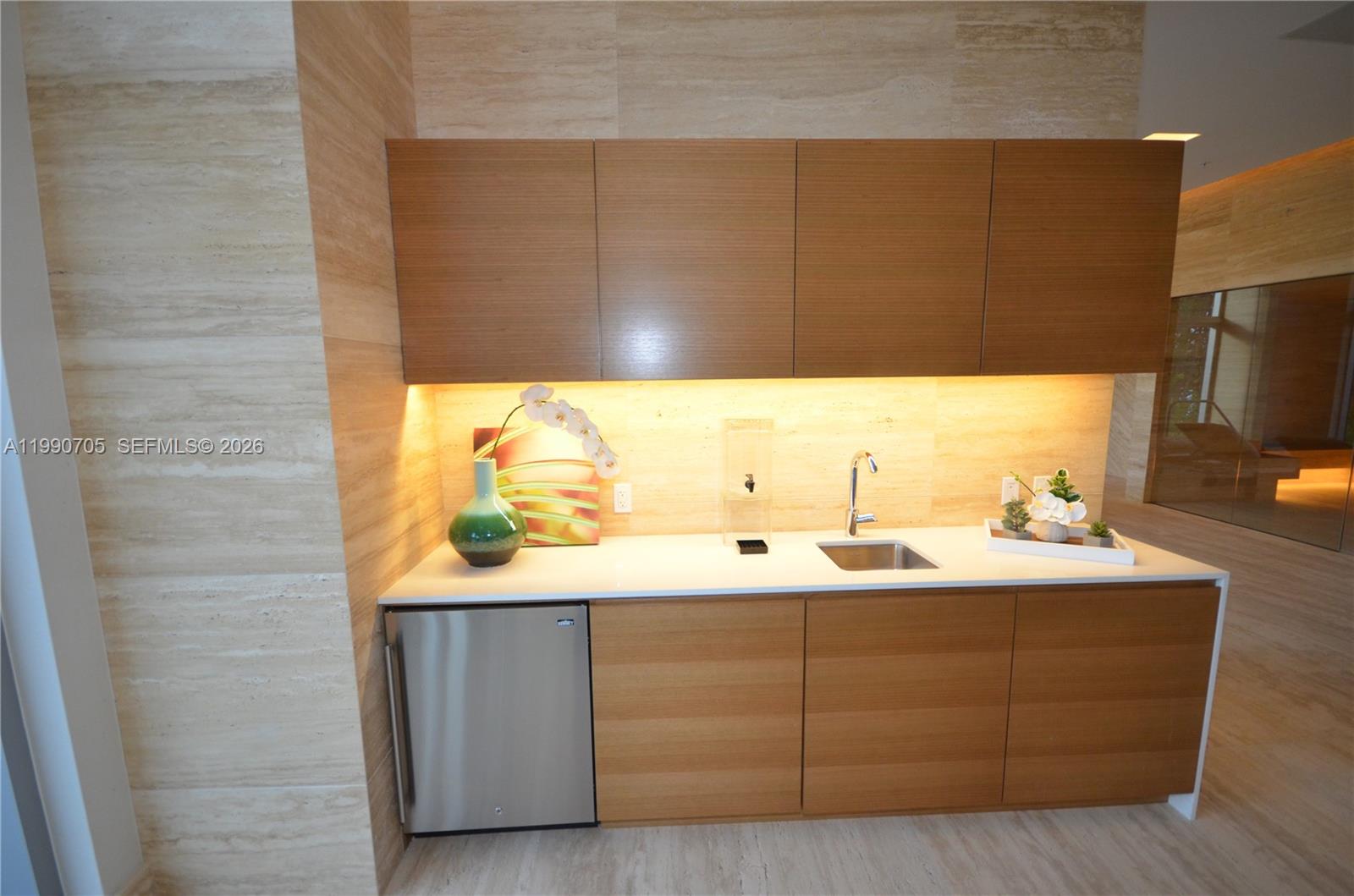 16385 Biscayne Blvd #518 North Miami Beach, FL 33160