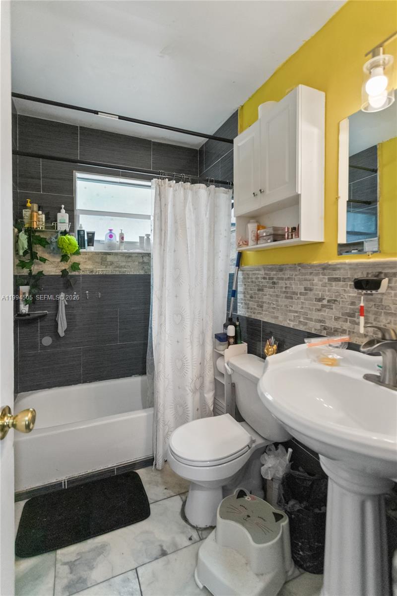 1000 NW 23rd Ter Pompano Beach, FL 33069