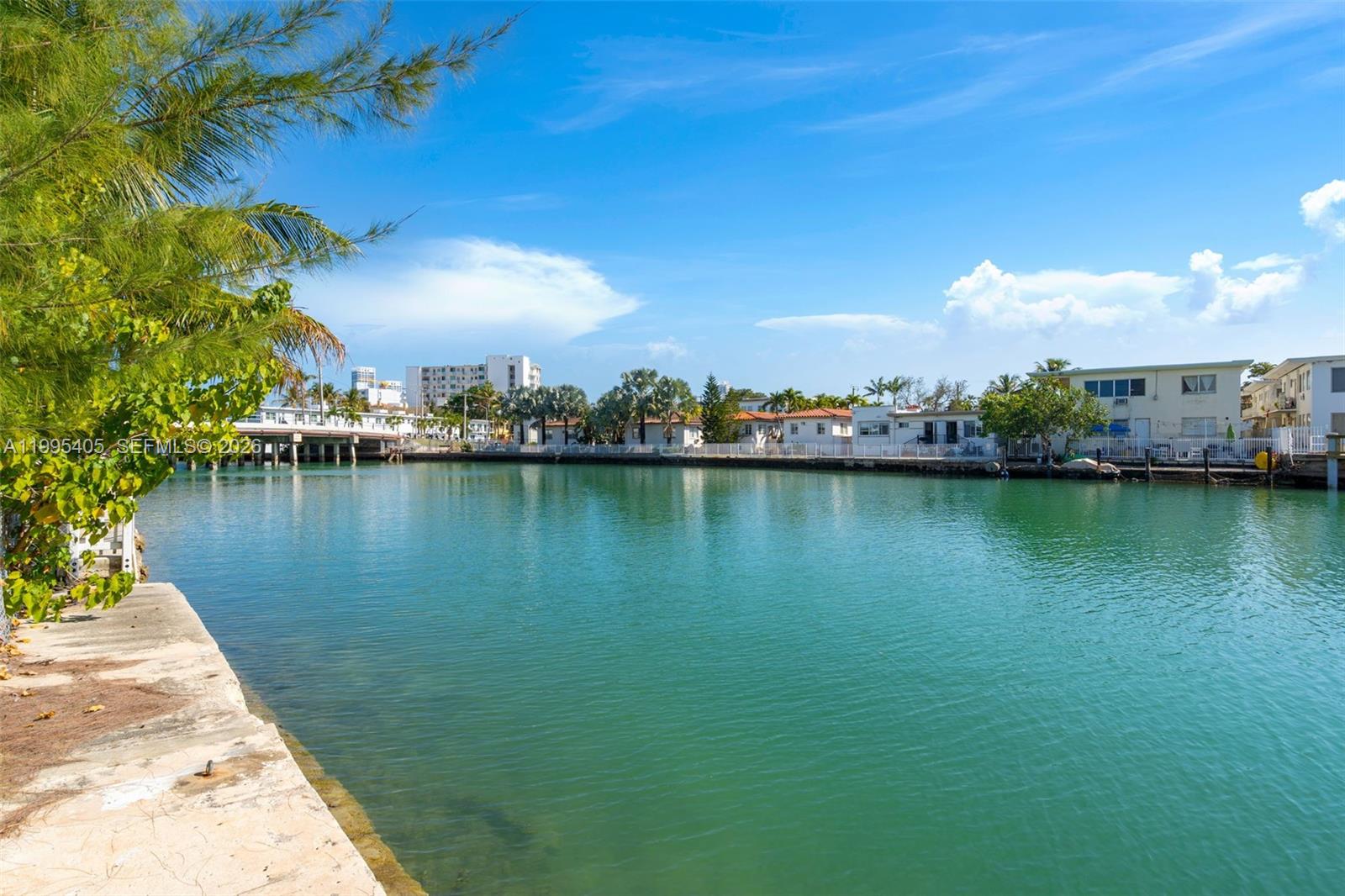 10 S Shore Dr Miami Beach, FL 33141