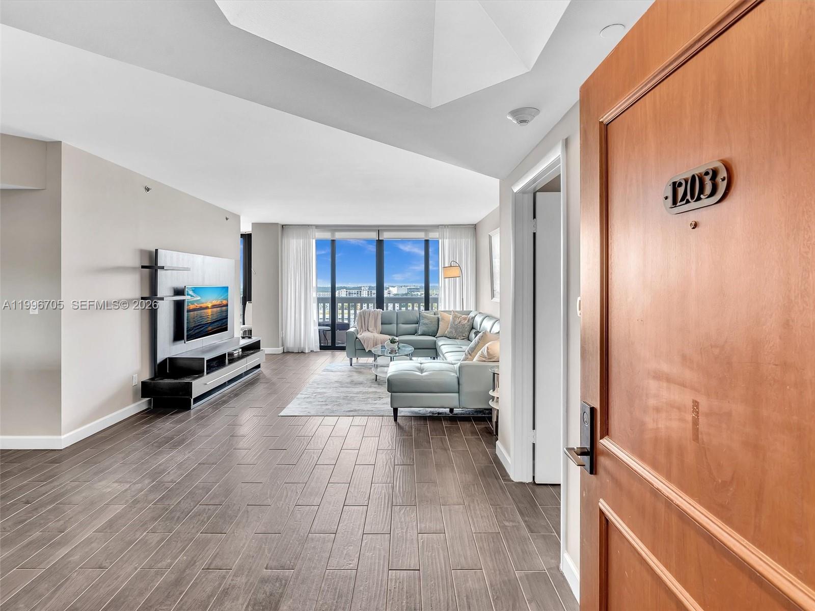 2000 Island Blvd #1203