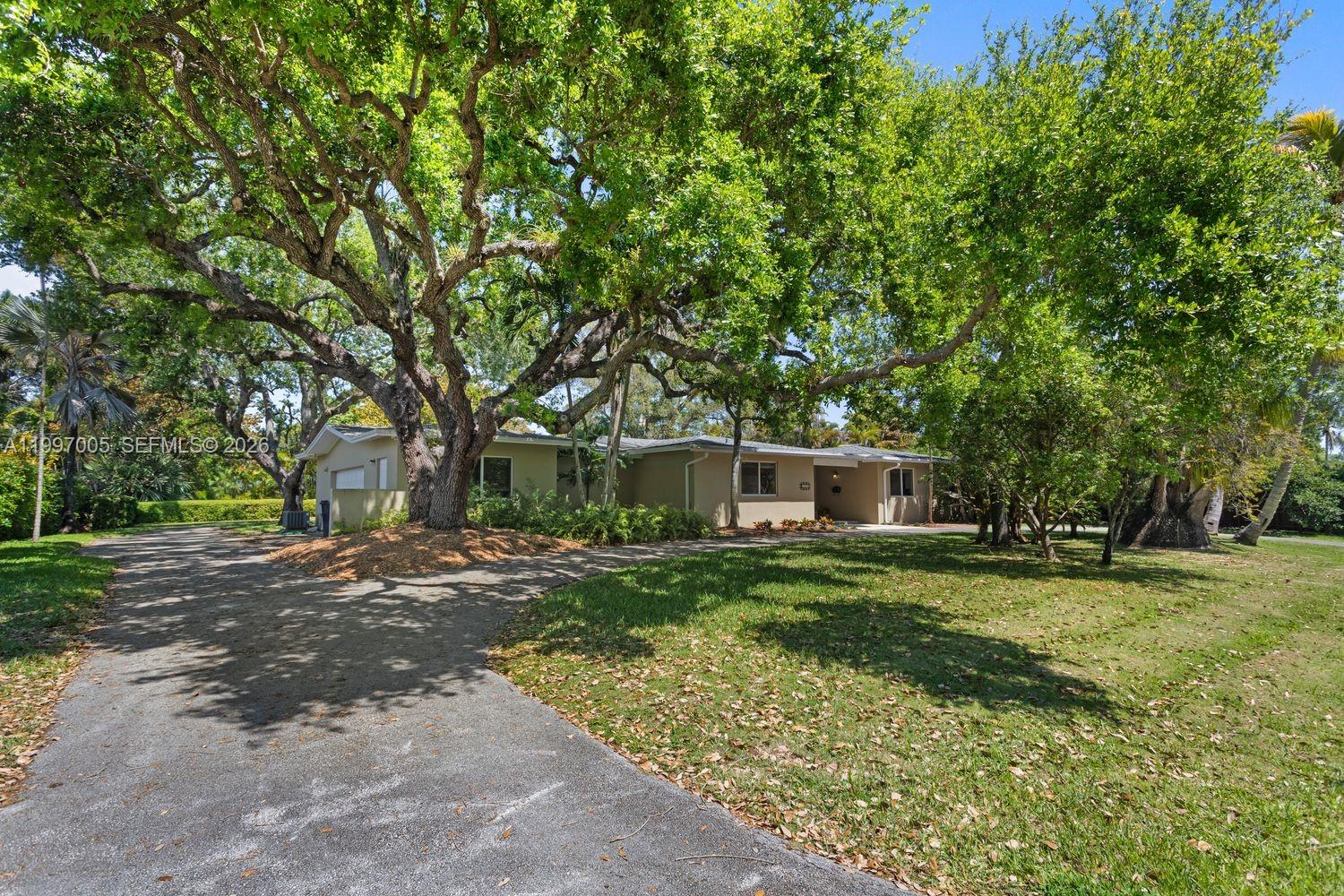 6845 SW 129th Ter Pinecrest, FL 33156