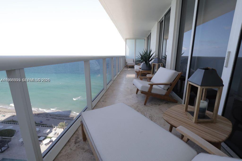image Beach Club 215