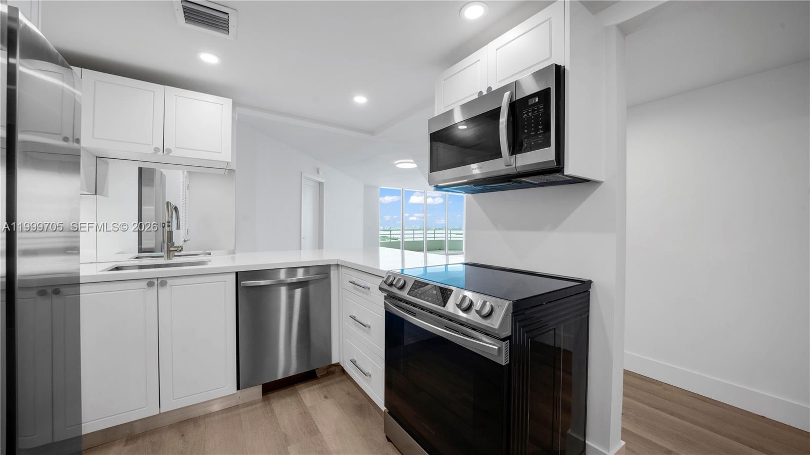 555 NE 34th St #2506 Miami, FL 33137