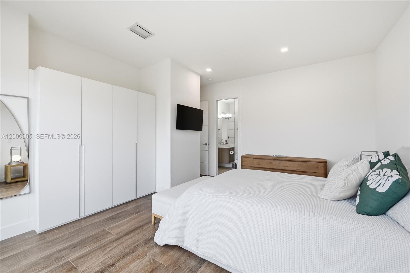 3300 NE 170th St North Miami Beach, FL 33160