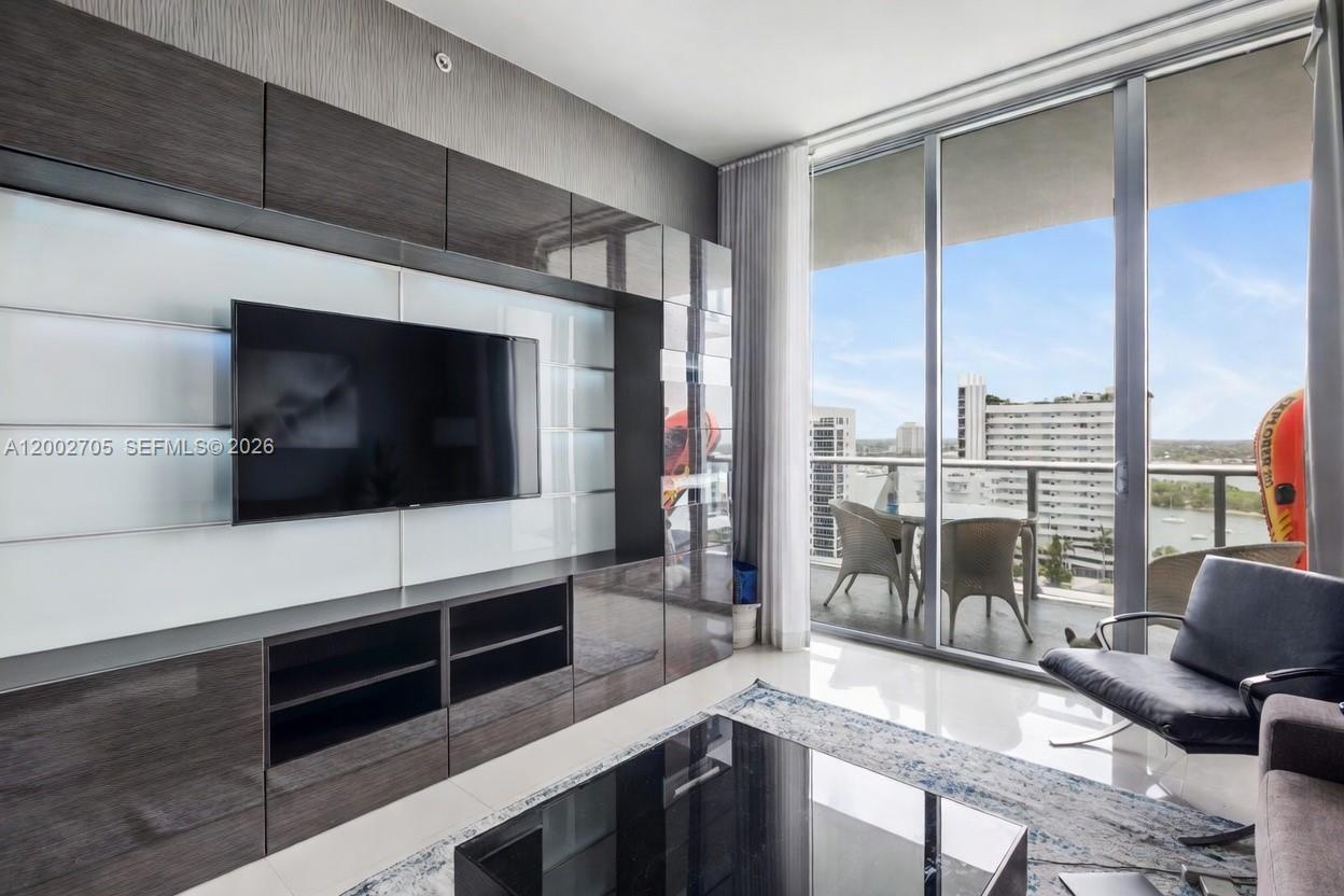 image Eloquence on the Bay12