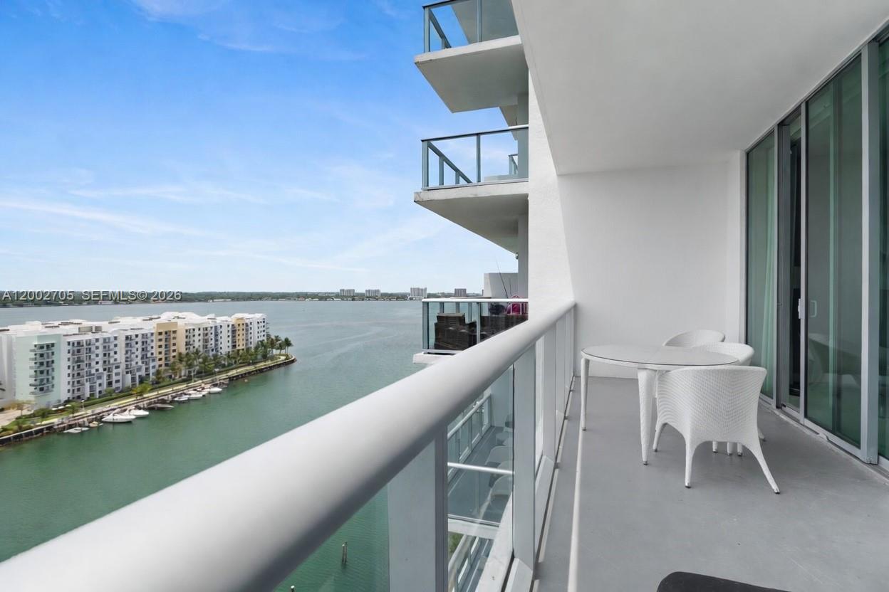 image Eloquence on the Bay8