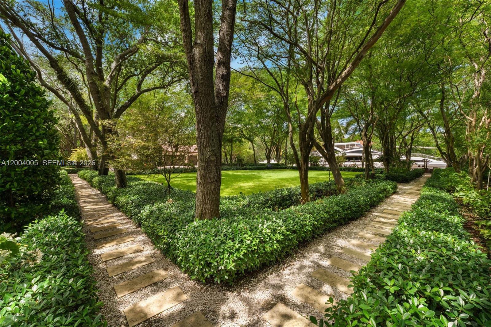 255 Cocoplum Rd Coral Gables, FL 33143