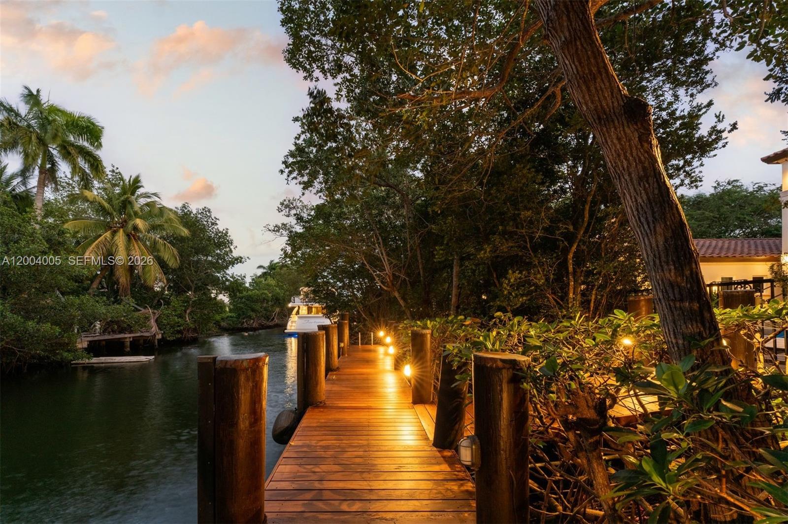 255 Cocoplum Rd Coral Gables, FL 33143