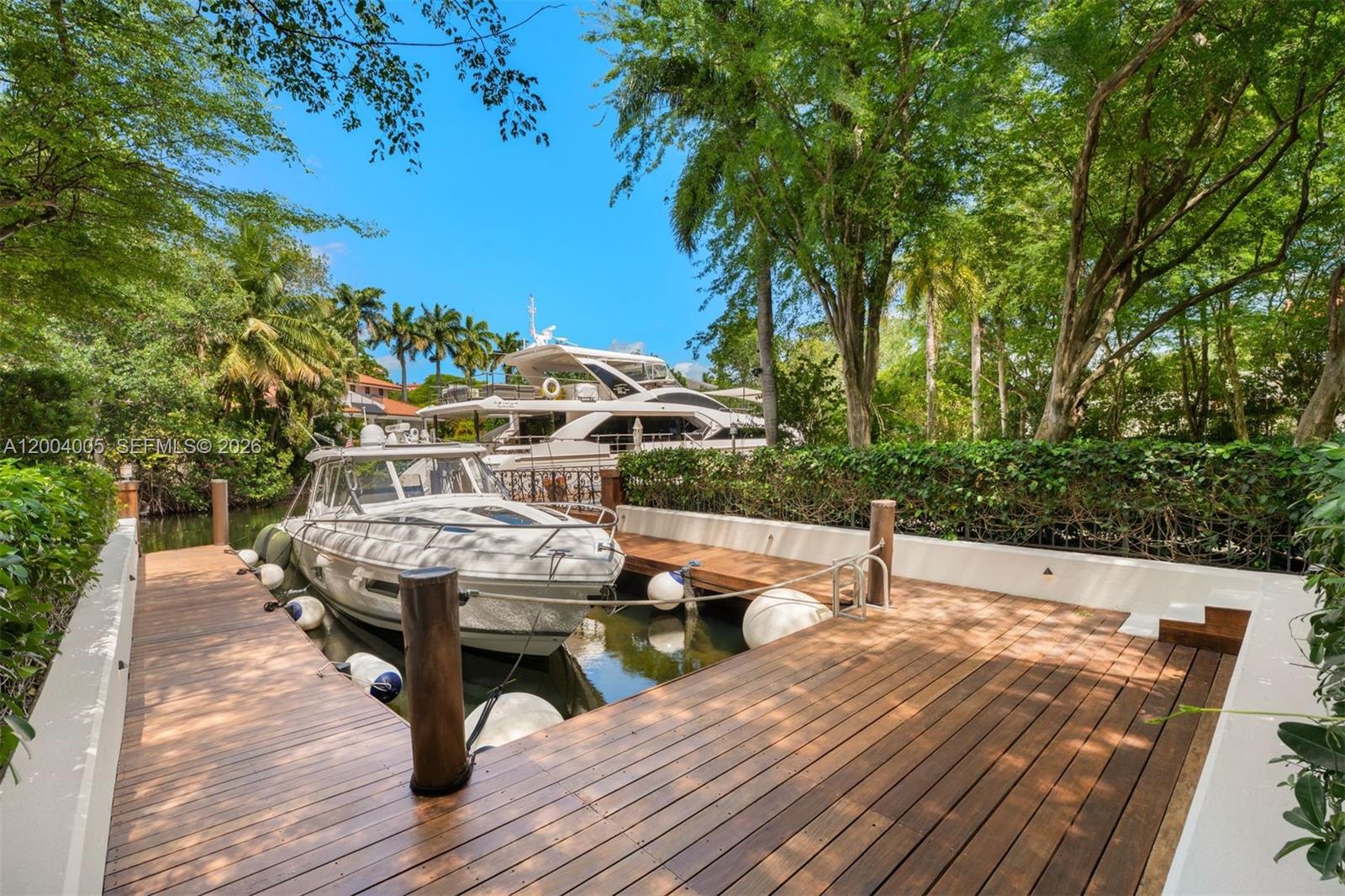 255 Cocoplum Rd Coral Gables, FL 33143