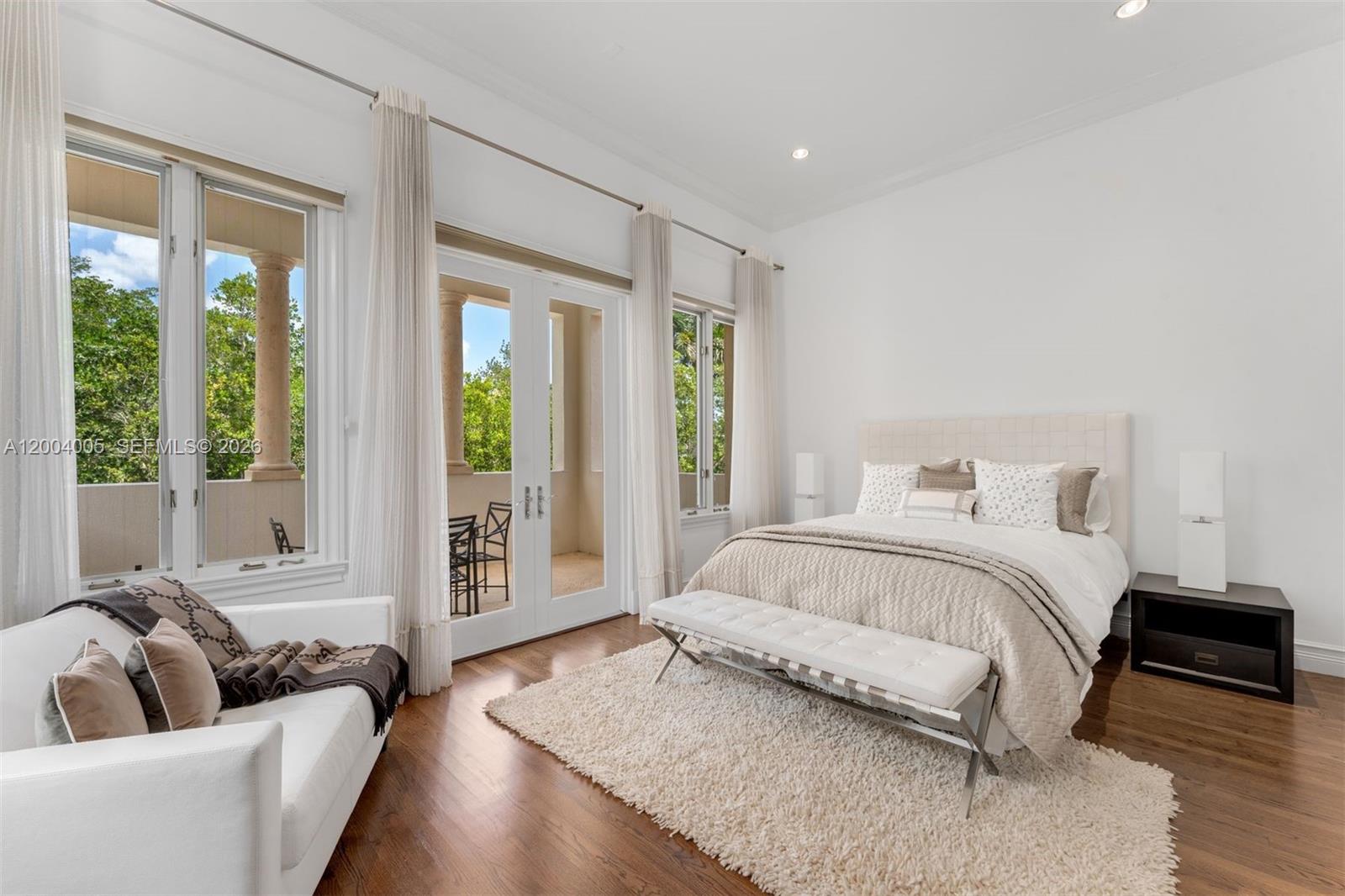 255 Cocoplum Rd Coral Gables, FL 33143