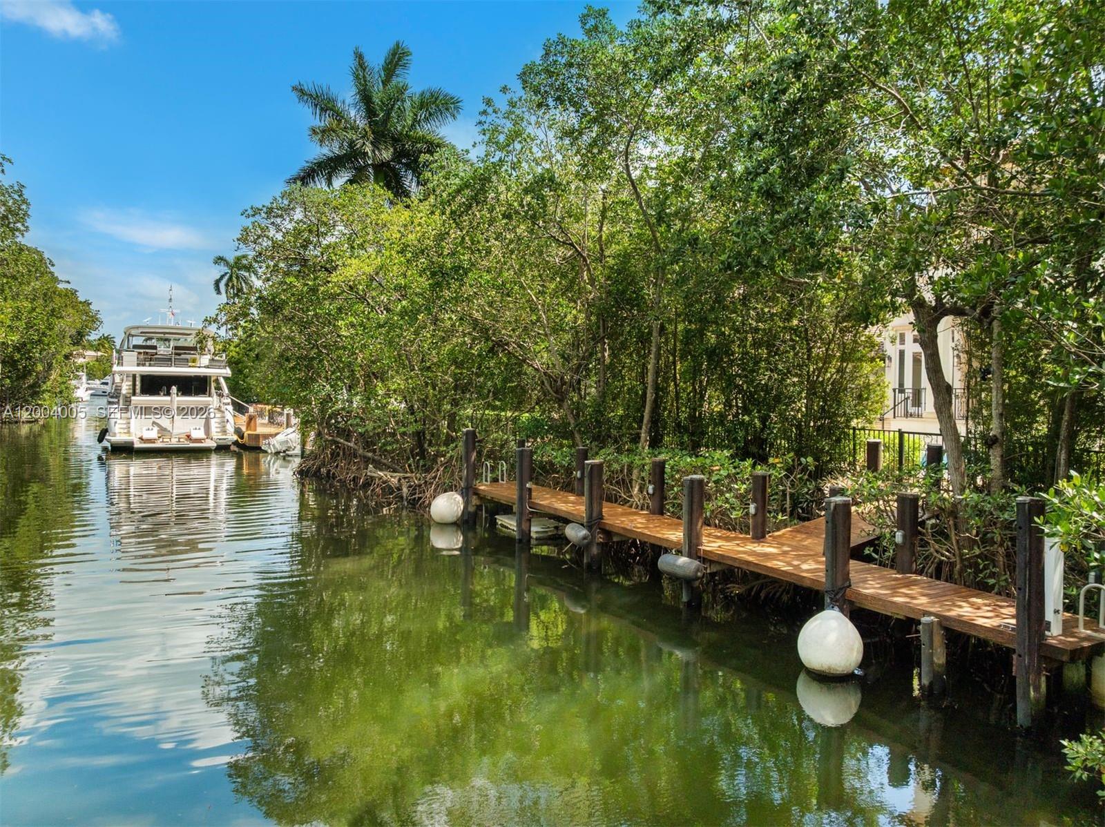 255 Cocoplum Rd Coral Gables, FL 33143