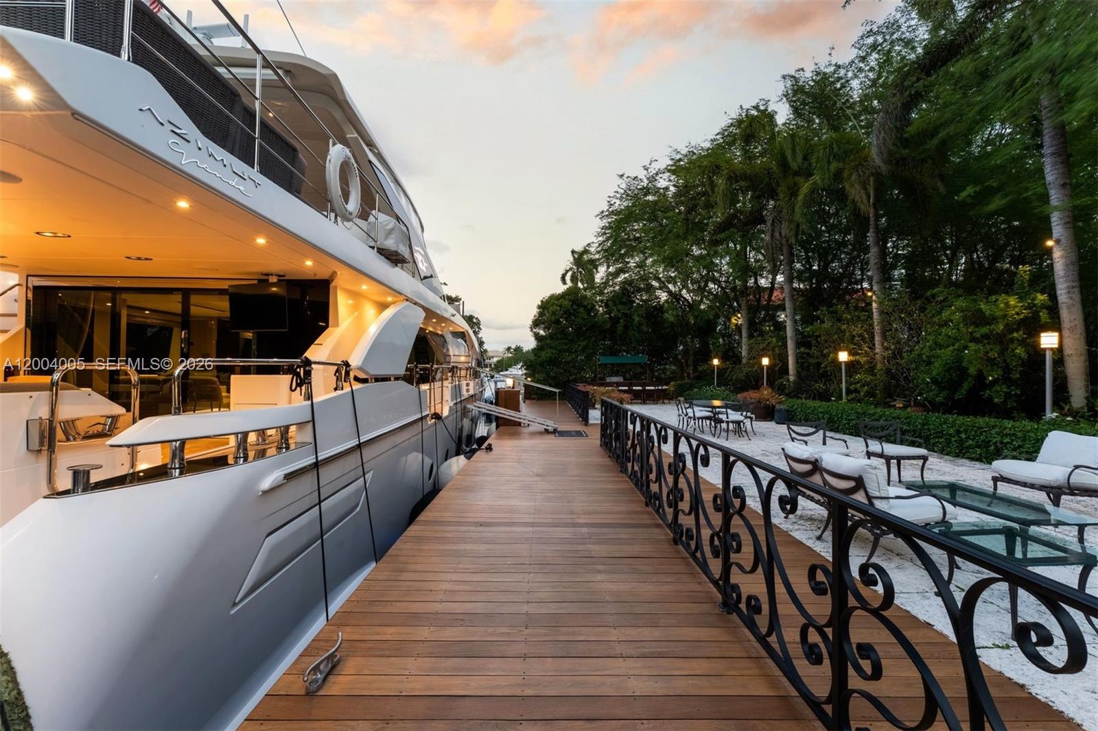 255 Cocoplum Rd Coral Gables, FL 33143