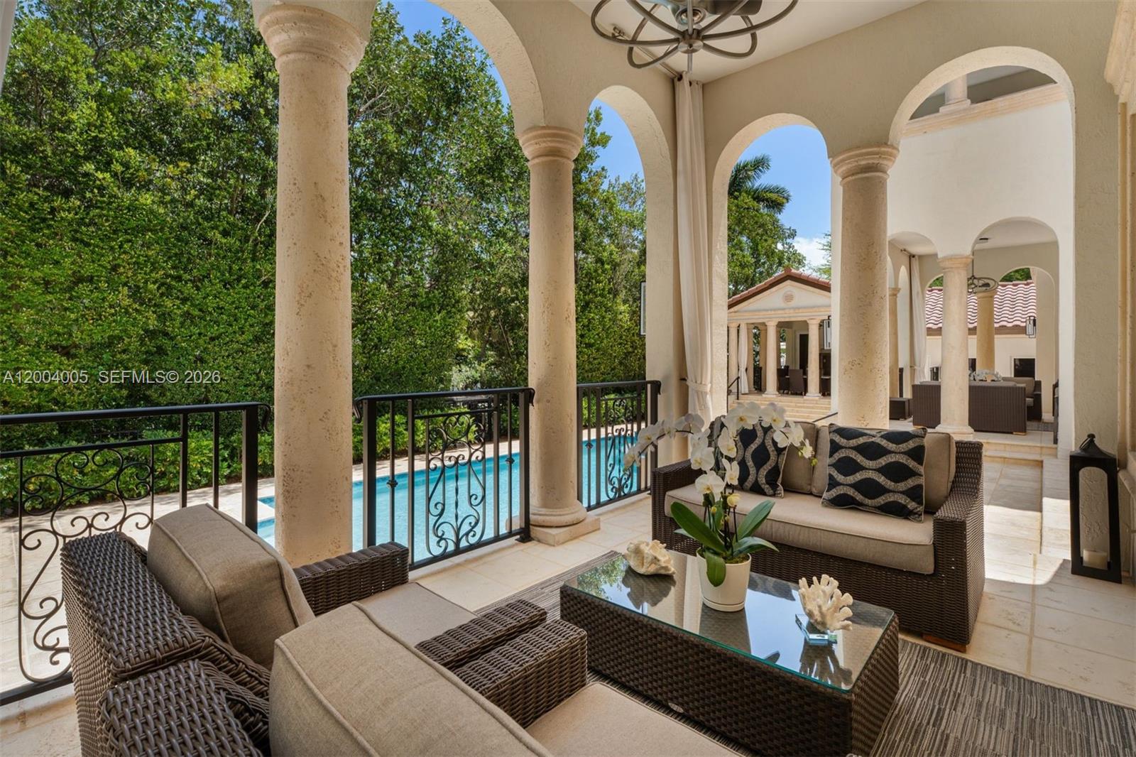 255 Cocoplum Rd Coral Gables, FL 33143