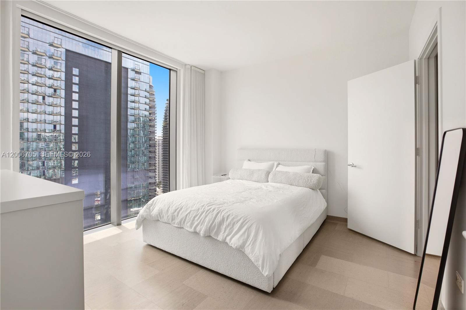 68 SE 6th St #2701 Miami, FL 33131
