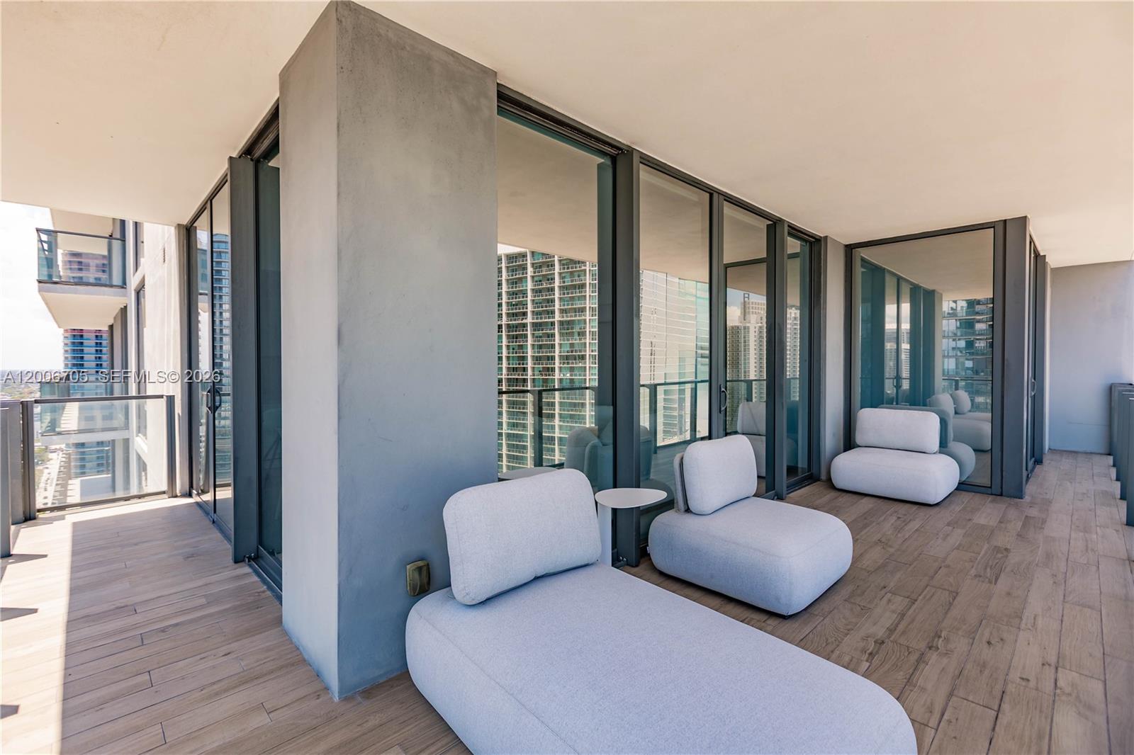 68 SE 6th St #2701 Miami, FL 33131