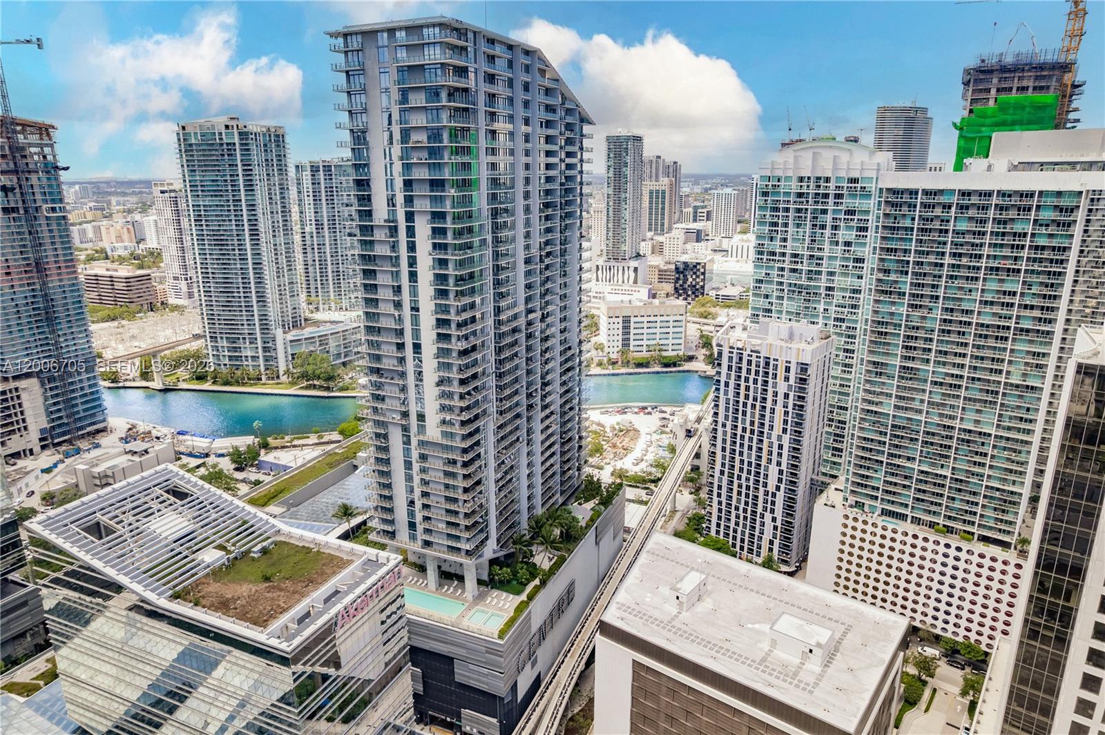 68 SE 6th St #2701 Miami, FL 33131