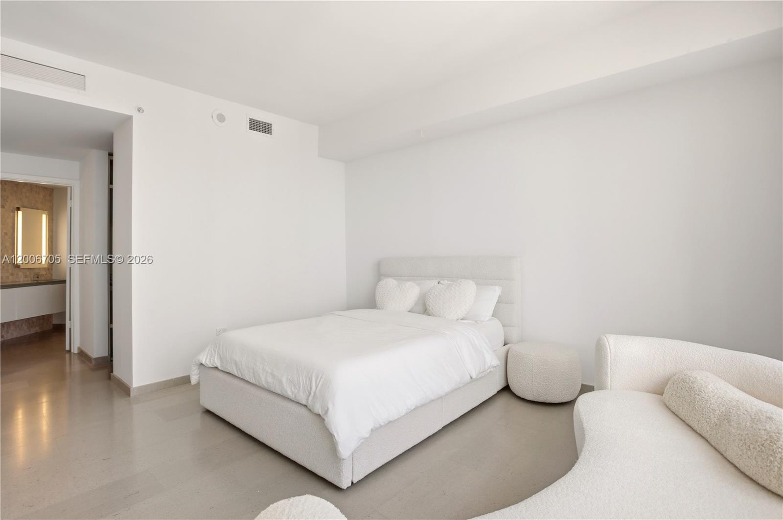 68 SE 6th St #2701 Miami, FL 33131