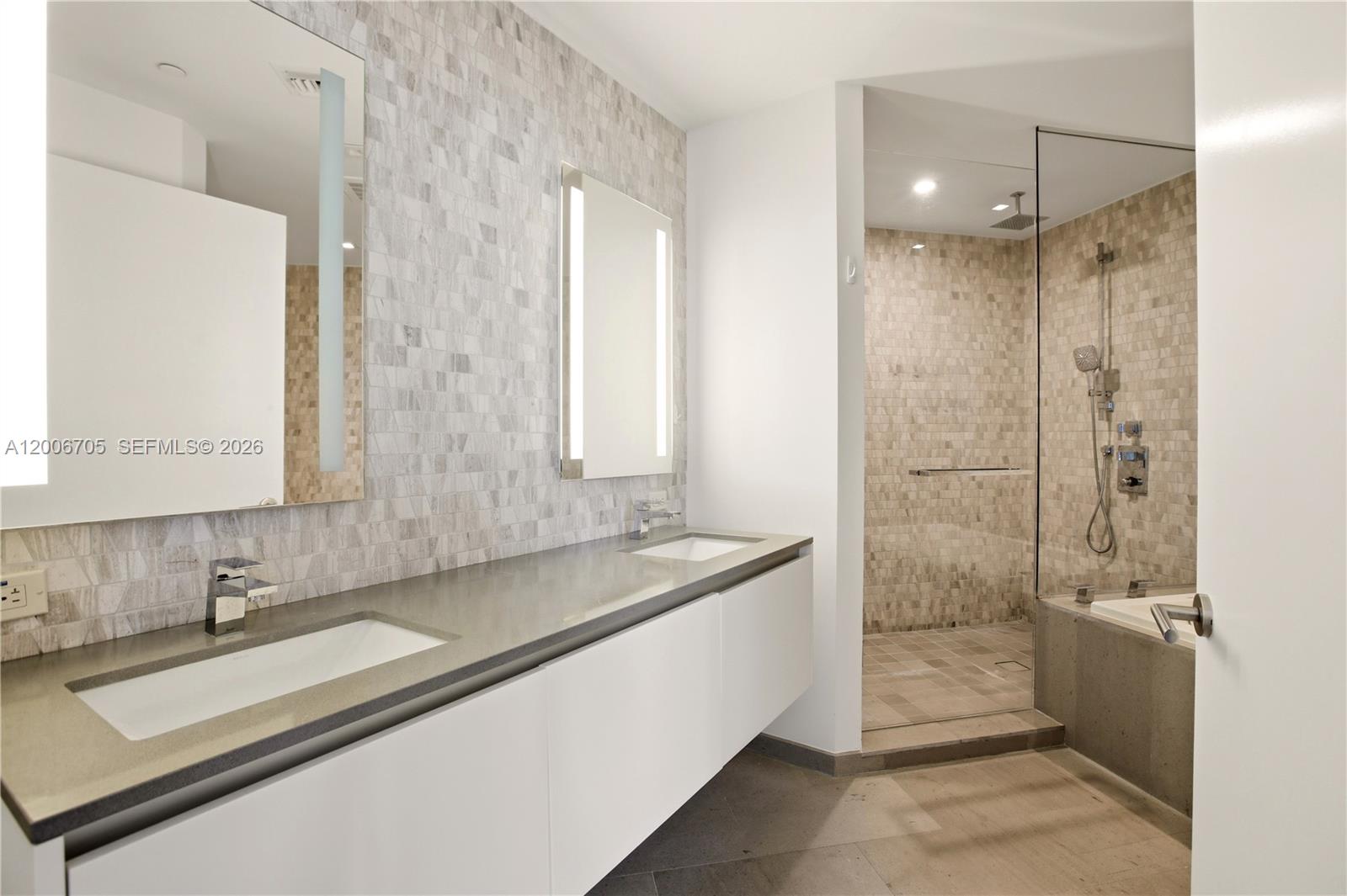 68 SE 6th St #2701 Miami, FL 33131