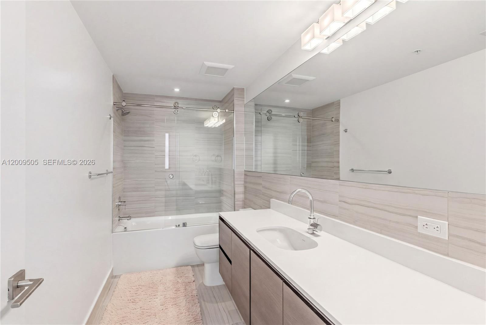 301 Altara Ave #822 Coral Gables, FL 33146