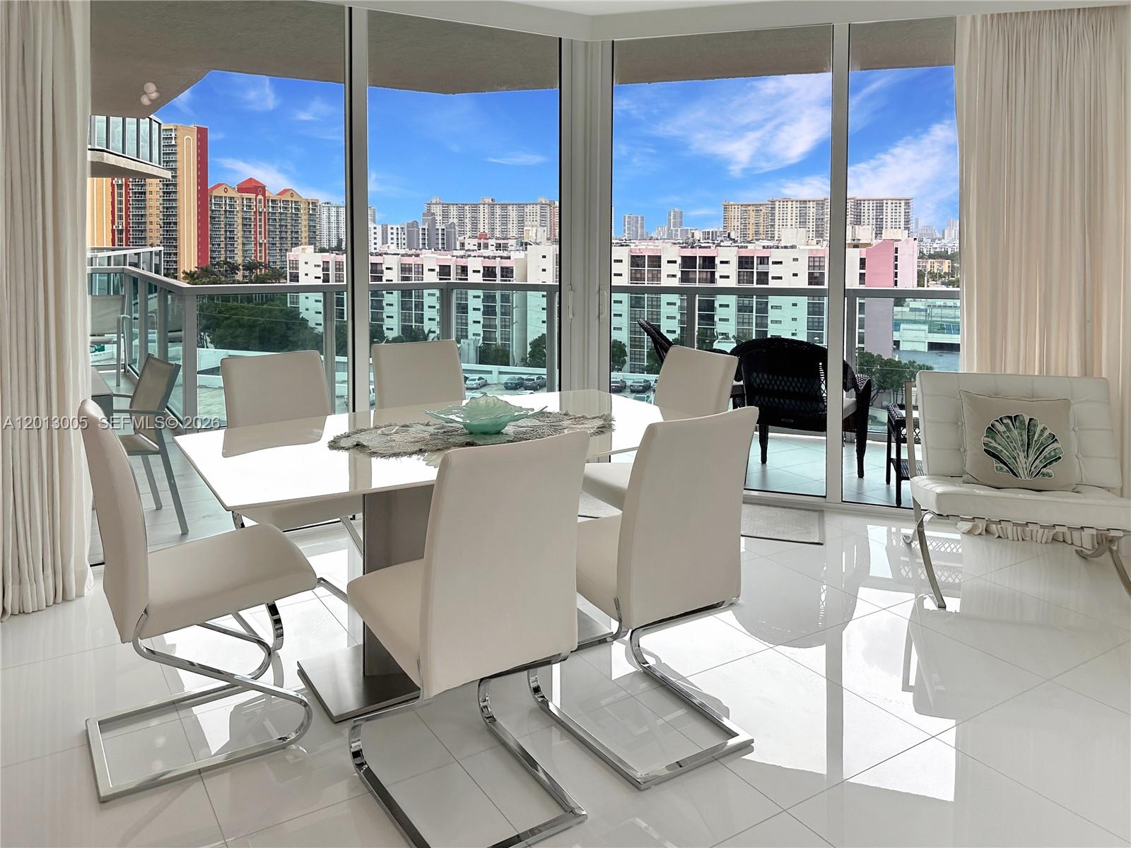 image St Tropez Sunny Isles0