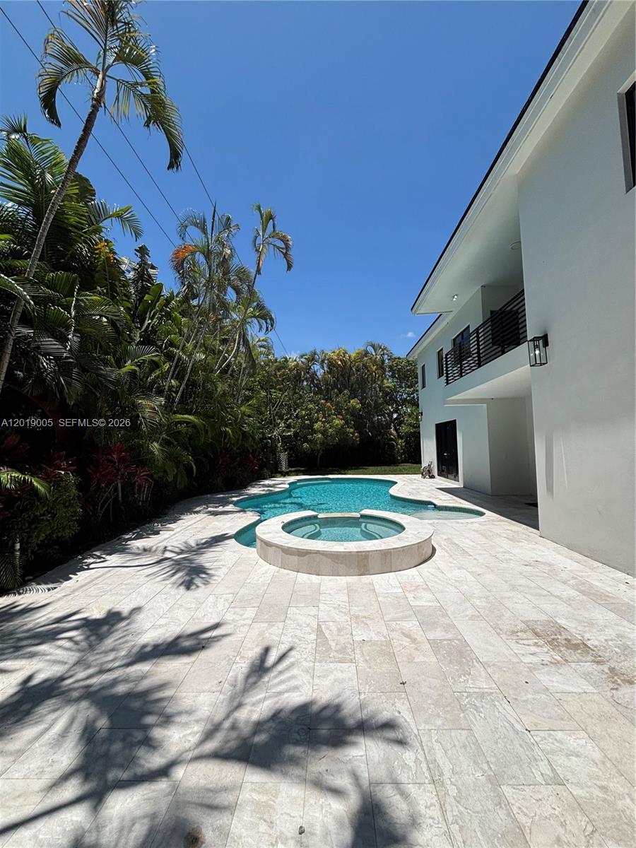 6220 SW 144th St Coral Gables, FL 33158