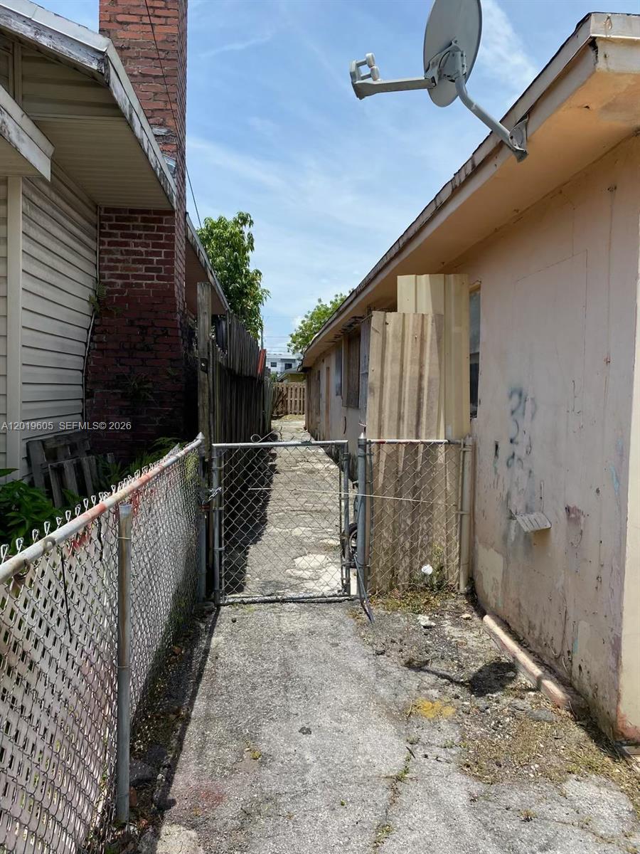2640 NW 23rd Ct Miami, FL 33142