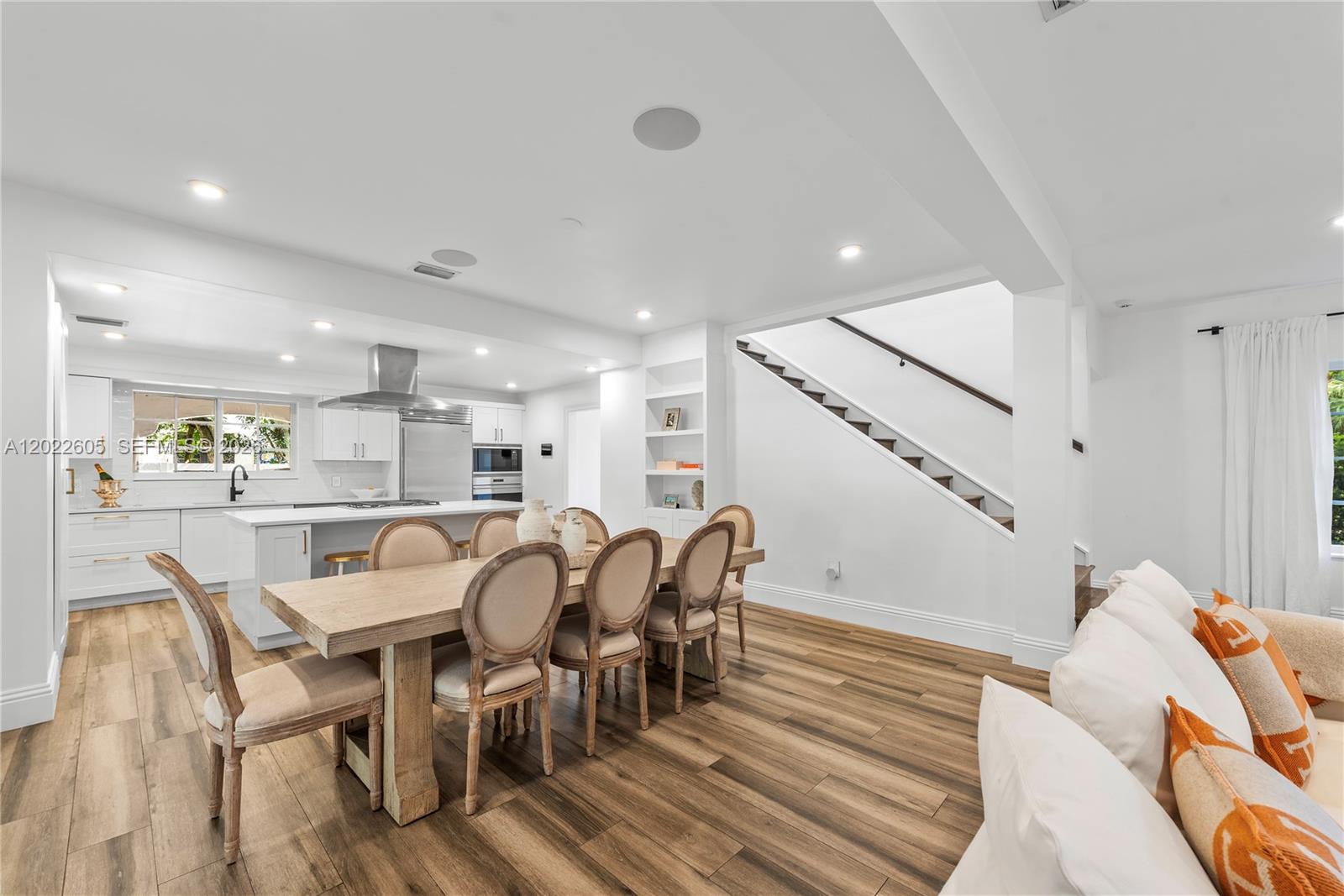 5236 Pine Tree Dr Miami Beach, FL 33140