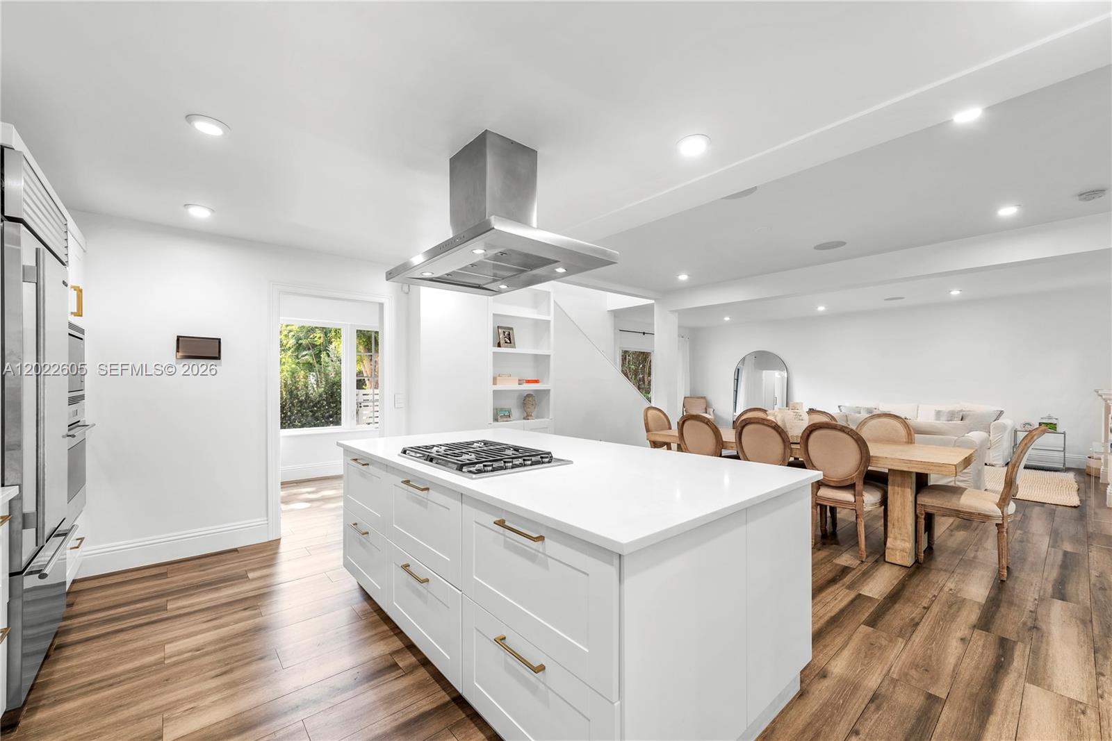 5236 Pine Tree Dr Miami Beach, FL 33140