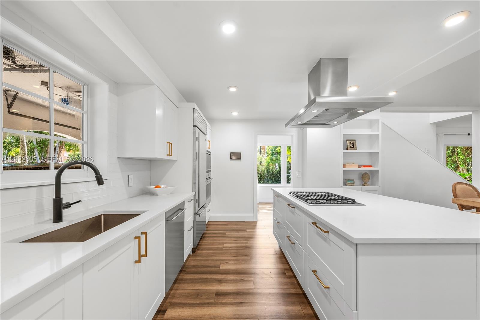 5236 Pine Tree Dr Miami Beach, FL 33140