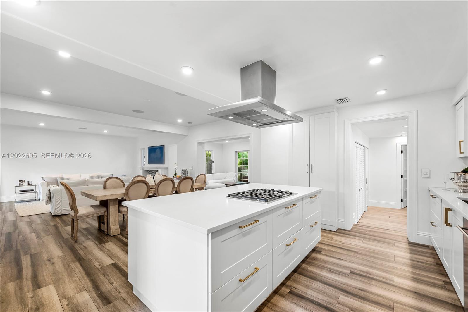 5236 Pine Tree Dr Miami Beach, FL 33140