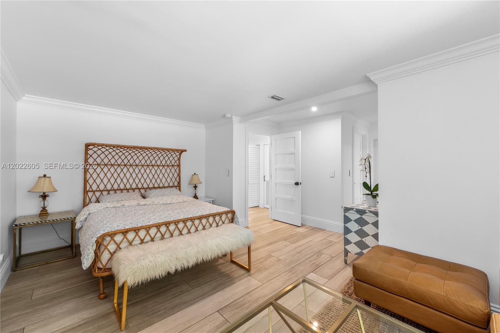 5236 Pine Tree Dr Miami Beach, FL 33140