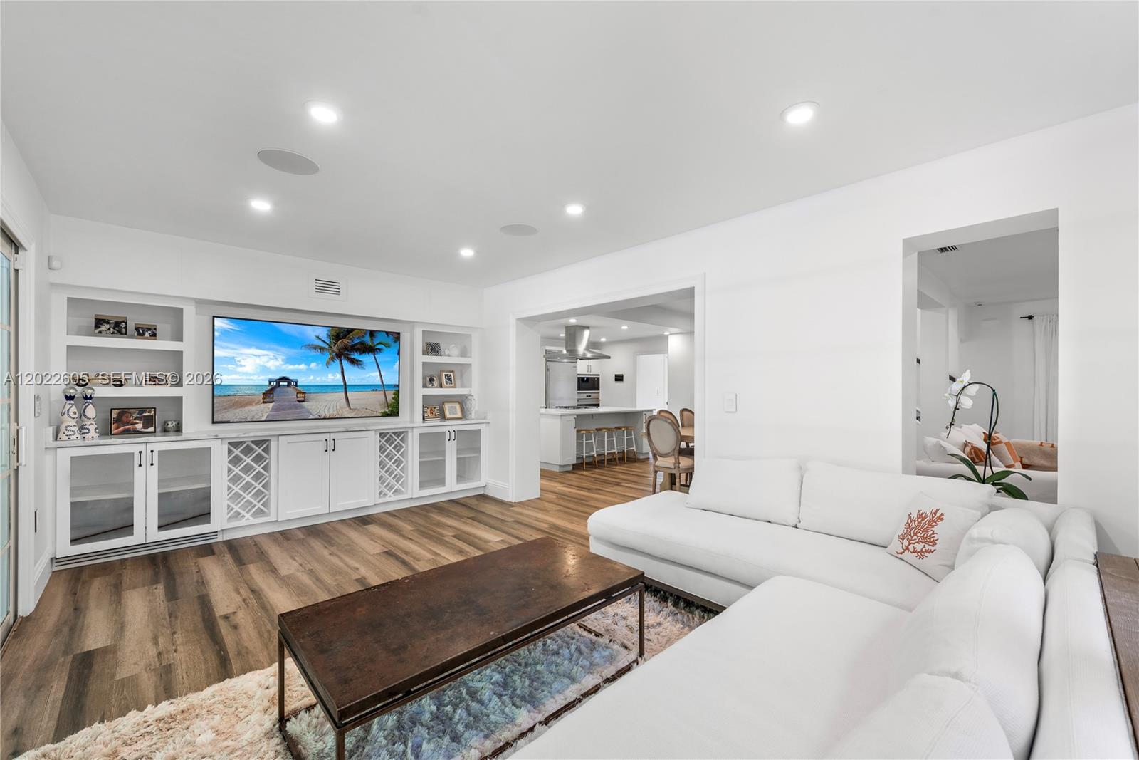 5236 Pine Tree Dr Miami Beach, FL 33140