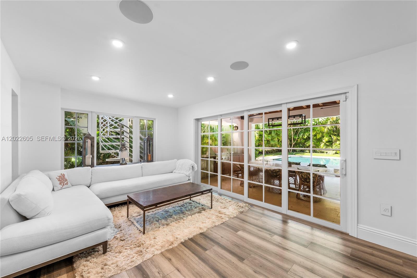 5236 Pine Tree Dr Miami Beach, FL 33140