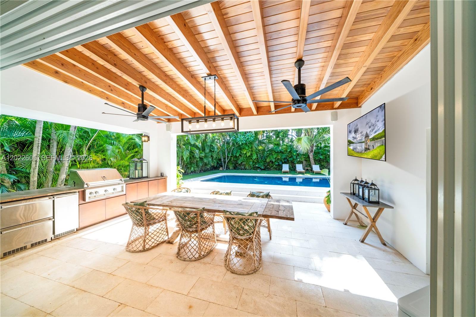 5236 Pine Tree Dr Miami Beach, FL 33140