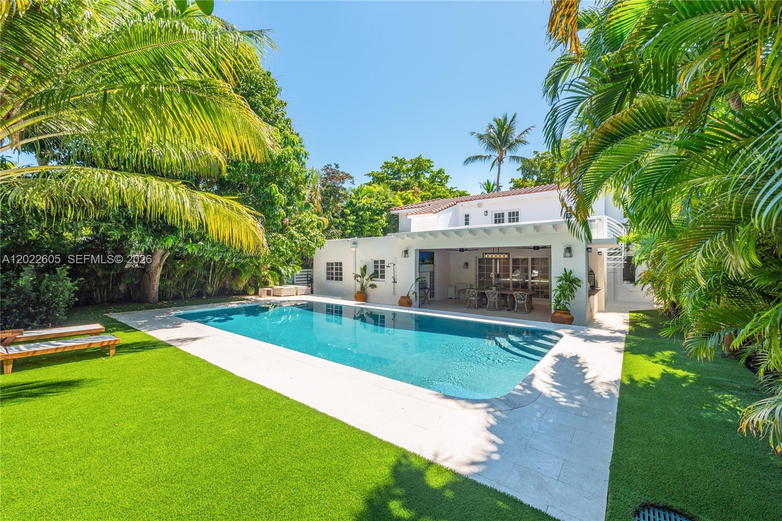5236 Pine Tree Dr Miami Beach, FL 33140