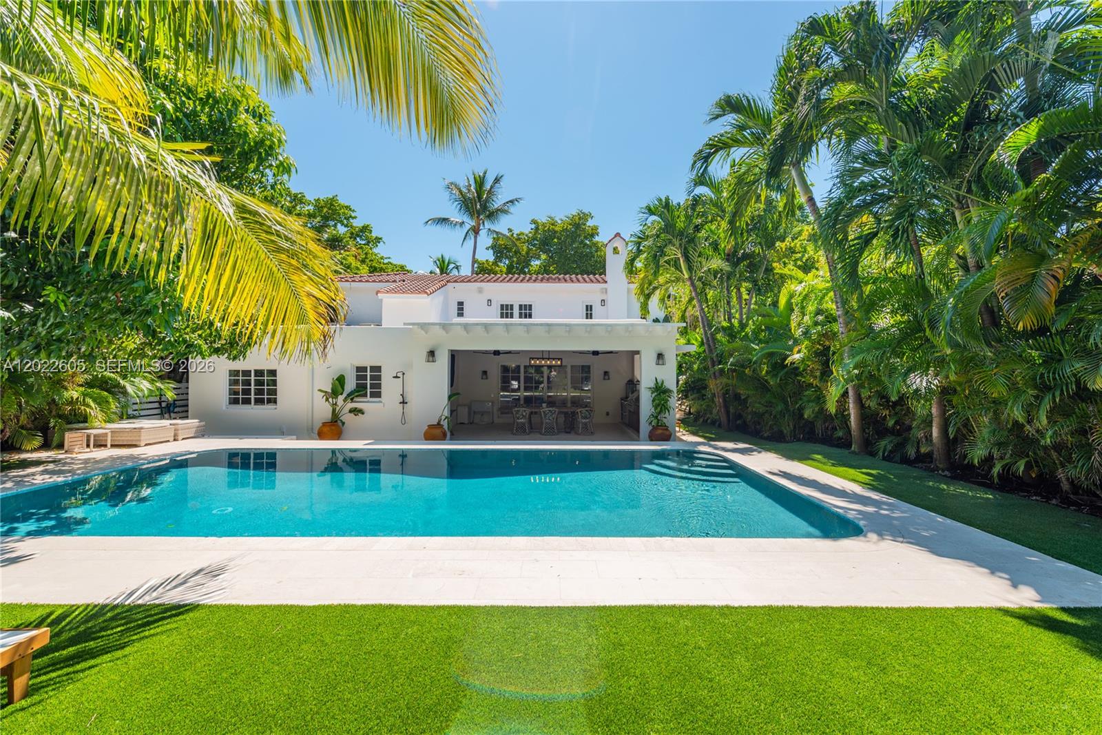 5236 Pine Tree Dr Miami Beach, FL 33140