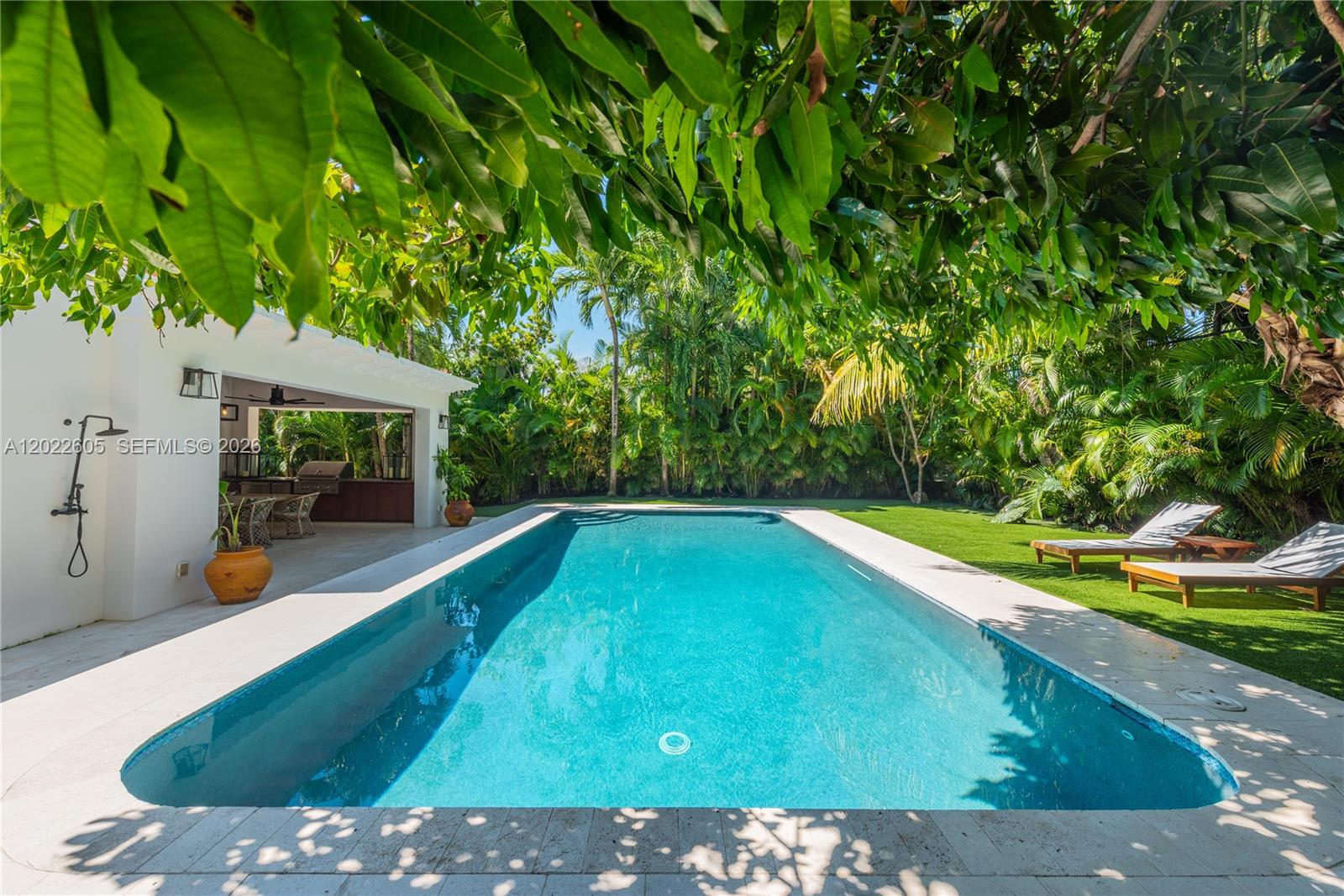 5236 Pine Tree Dr Miami Beach, FL 33140