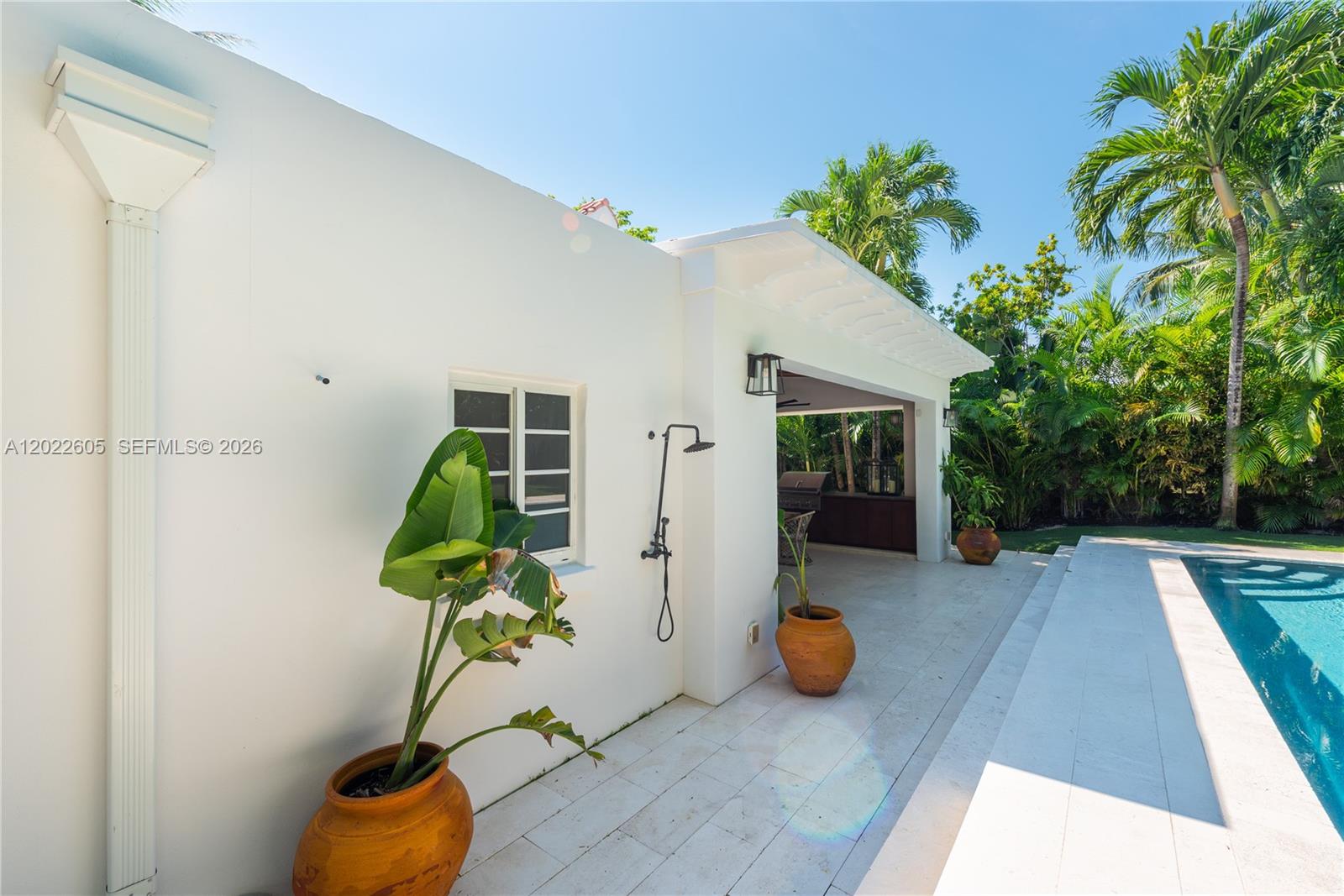 5236 Pine Tree Dr Miami Beach, FL 33140