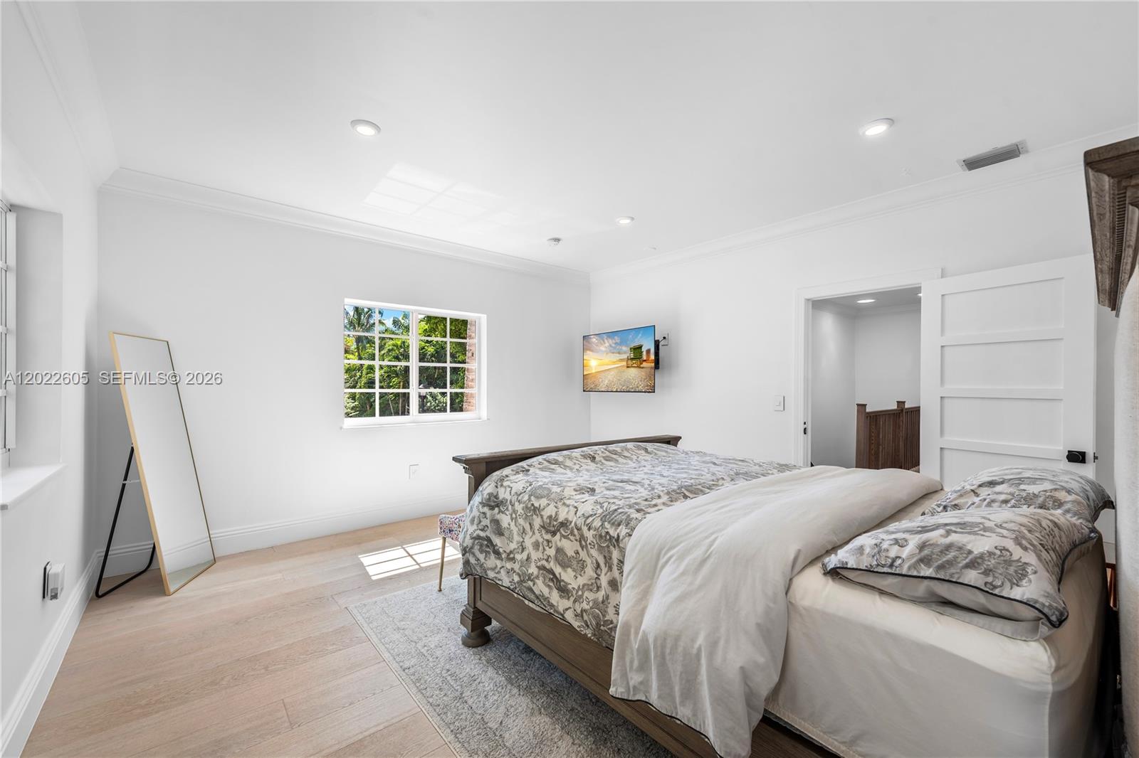 5236 Pine Tree Dr Miami Beach, FL 33140