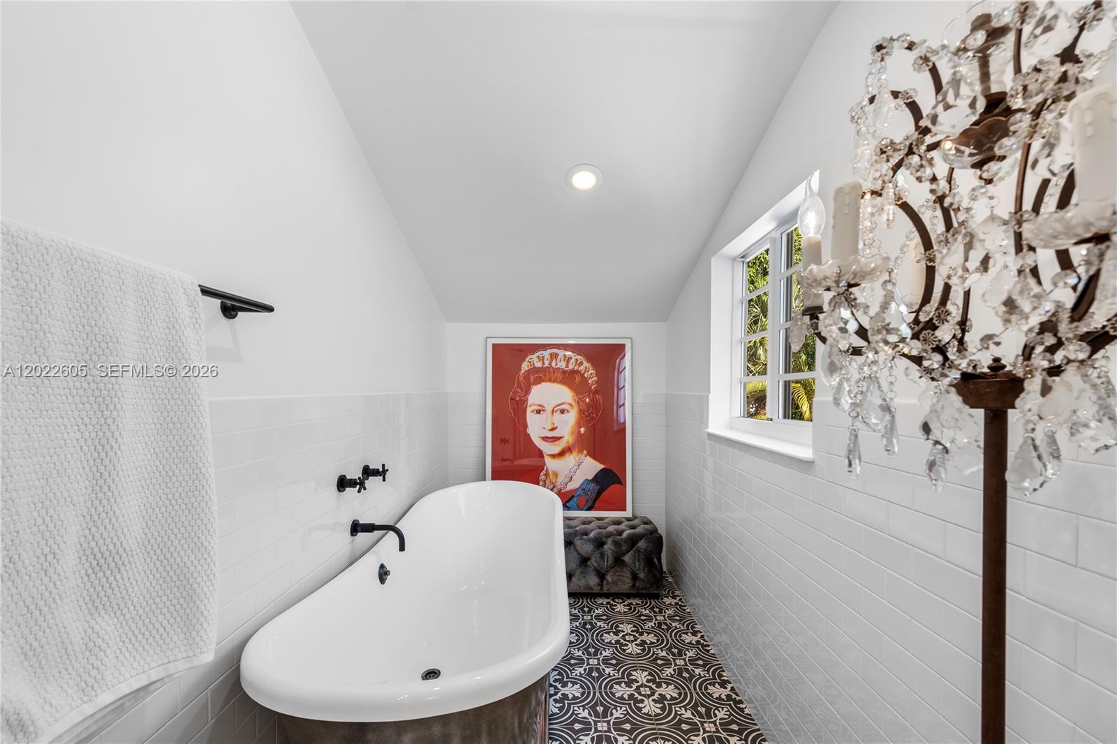 5236 Pine Tree Dr Miami Beach, FL 33140