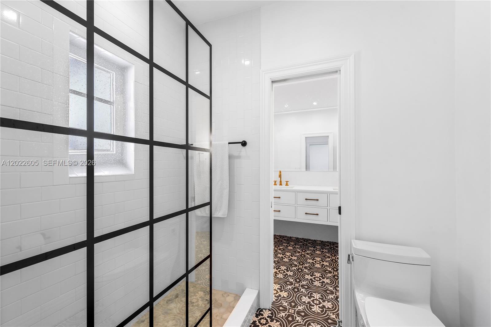 5236 Pine Tree Dr Miami Beach, FL 33140